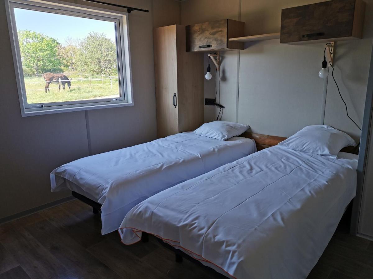 Le Village De Cottages - Le Pole Du Cheval Et De L'Ane Lignières Kültér fotó