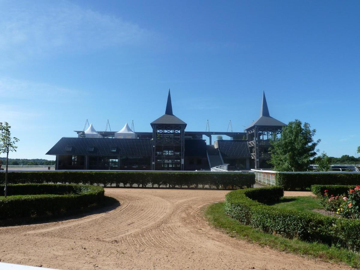 Le Village De Cottages - Le Pole Du Cheval Et De L'Ane Lignières Kültér fotó