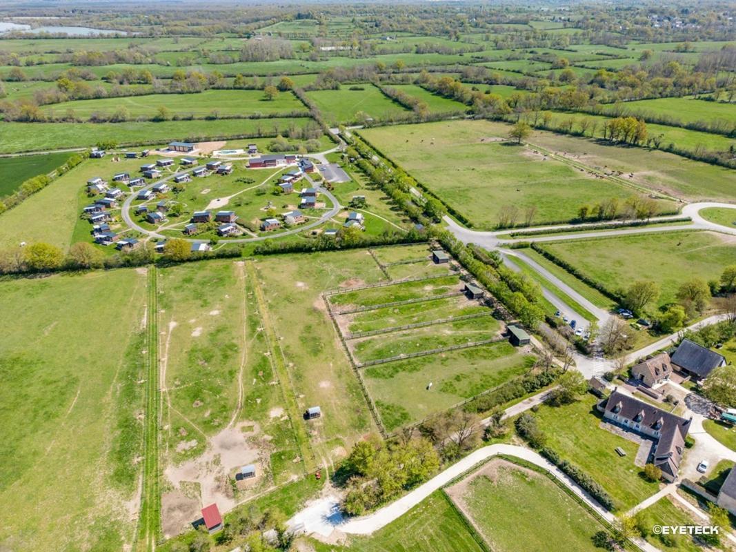 Le Village De Cottages - Le Pole Du Cheval Et De L'Ane Lignières Kültér fotó