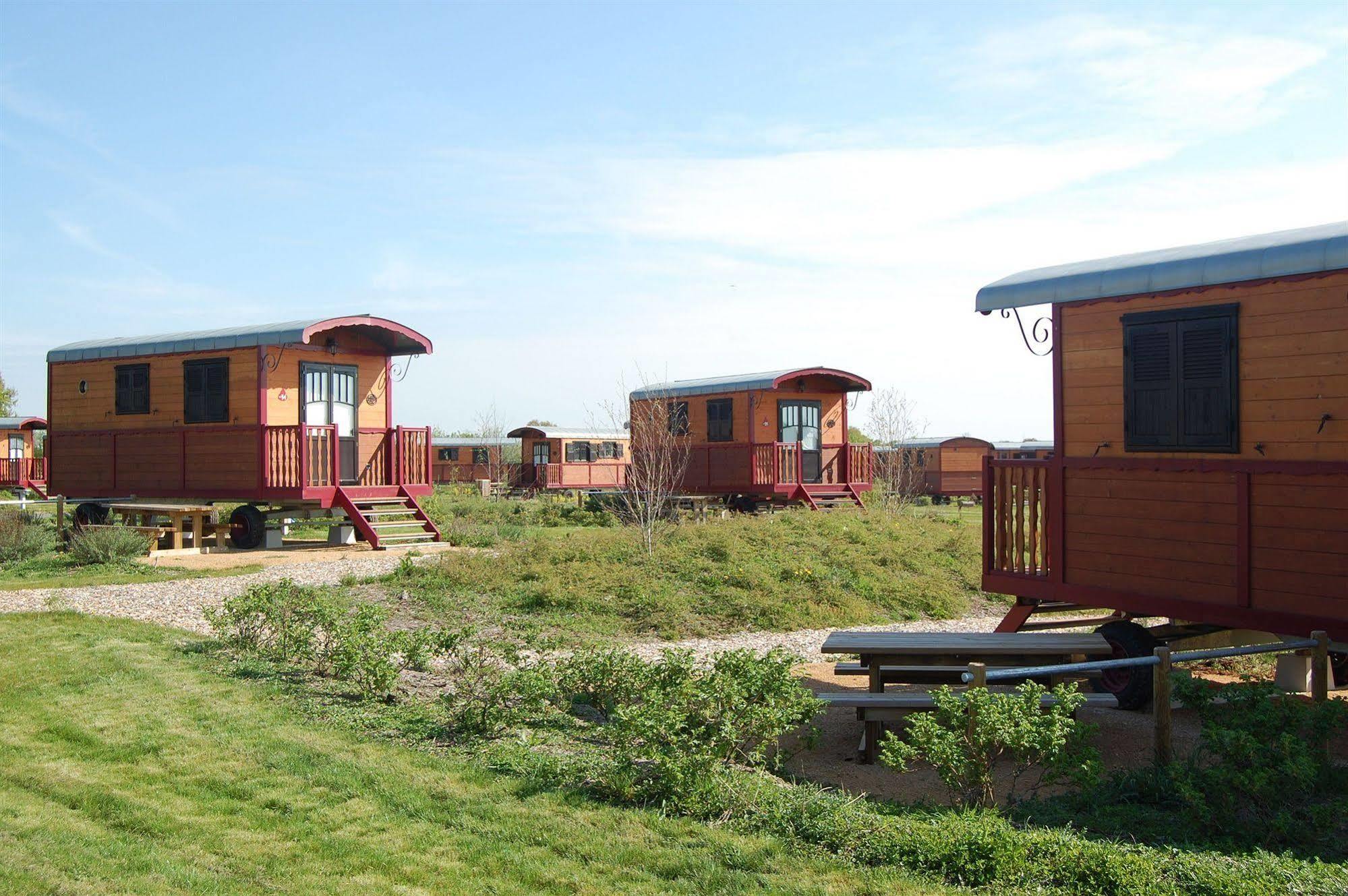 Le Village De Cottages - Le Pole Du Cheval Et De L'Ane Lignières Kültér fotó